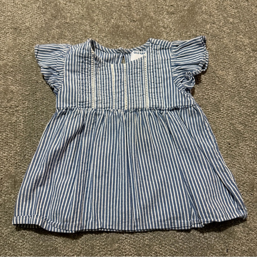 Old Navy 4T blue and white‎ striped dress so cute and great condition.